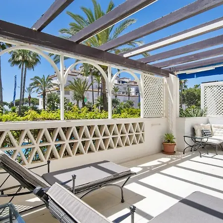 De 2 En Gaviotas - Puerto Banus *